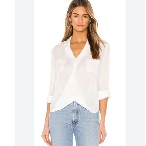 L’AGENCE Phoenix Front Wrap Tunic
Blouse in Ivory
color:Ivory size S smalll New